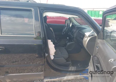 2016 Jeep Patriot Latitude из США, поврежденный, VIN 1C4NJRFBXGD758768